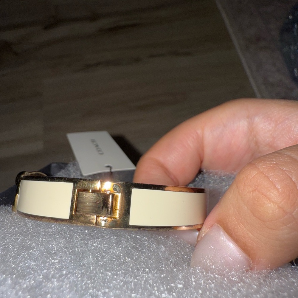 COACH SIGNATURE C BANGLE gold and cream bracelet - Picture 10 of 10